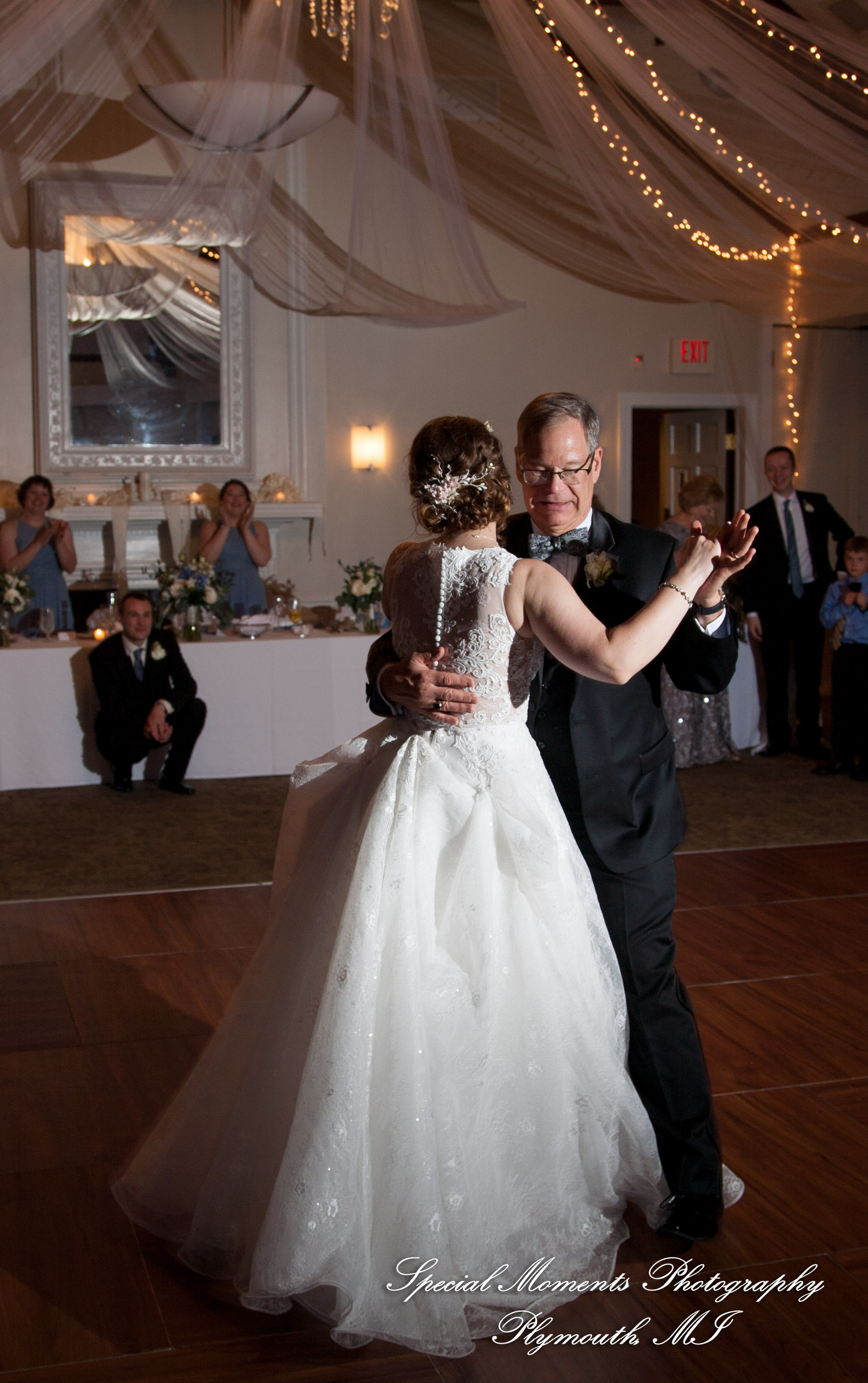 Emily & Scott at Kalamazoo Country Club Kalamazoo MI wedding photography
