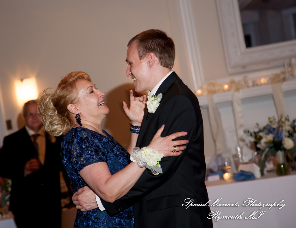 Emily & Scott at Kalamazoo Country Club Kalamazoo MI wedding photography