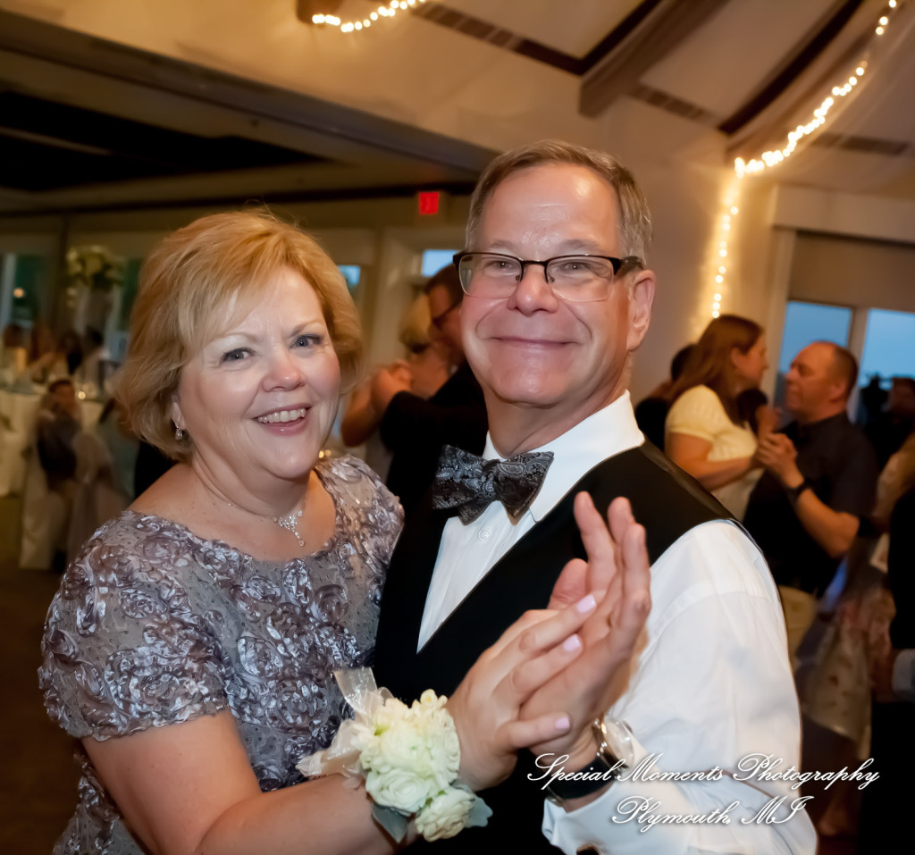 Emily & Scott at Kalamazoo Country Club Kalamazoo MI wedding photography