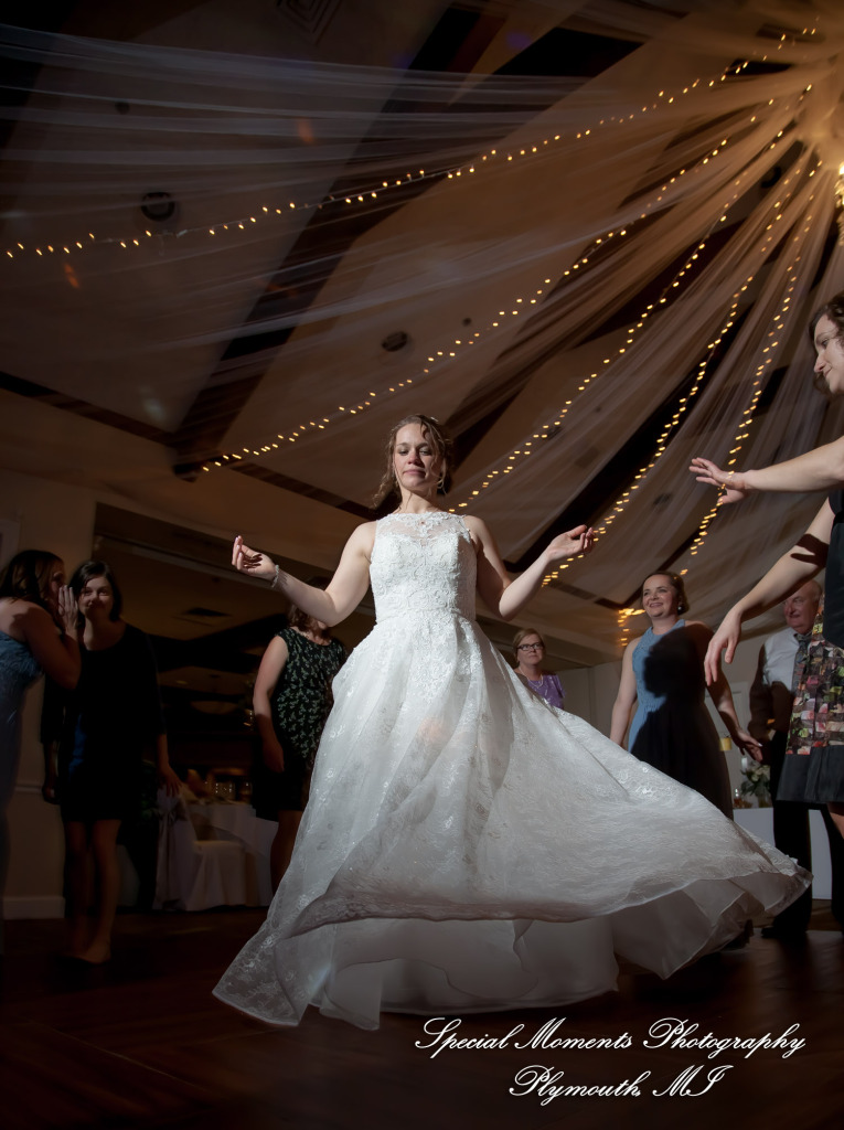 Emily & Scott at Kalamazoo Country Club Kalamazoo MI wedding photography