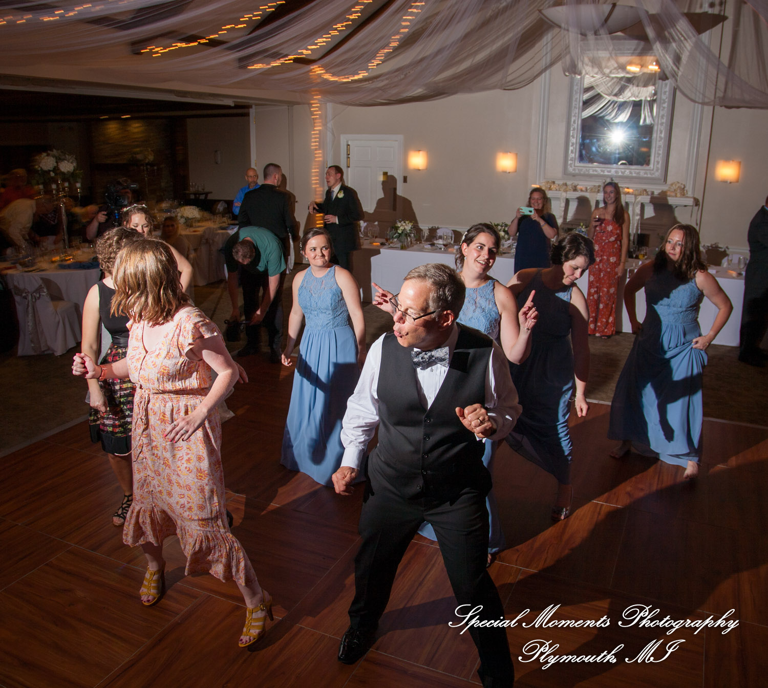 Emily & Scott at Kalamazoo Country Club Kalamazoo MI wedding photography