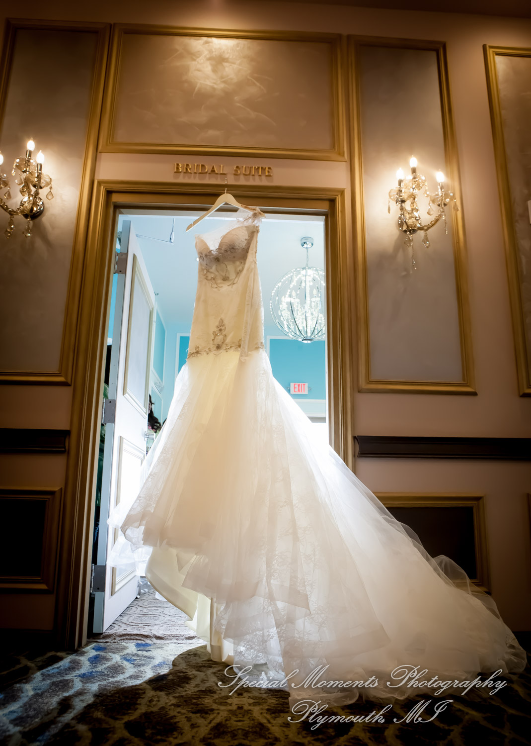 Maria & Dominique at Bentley Banquet Conference Center Wyandotte MI wedding photography