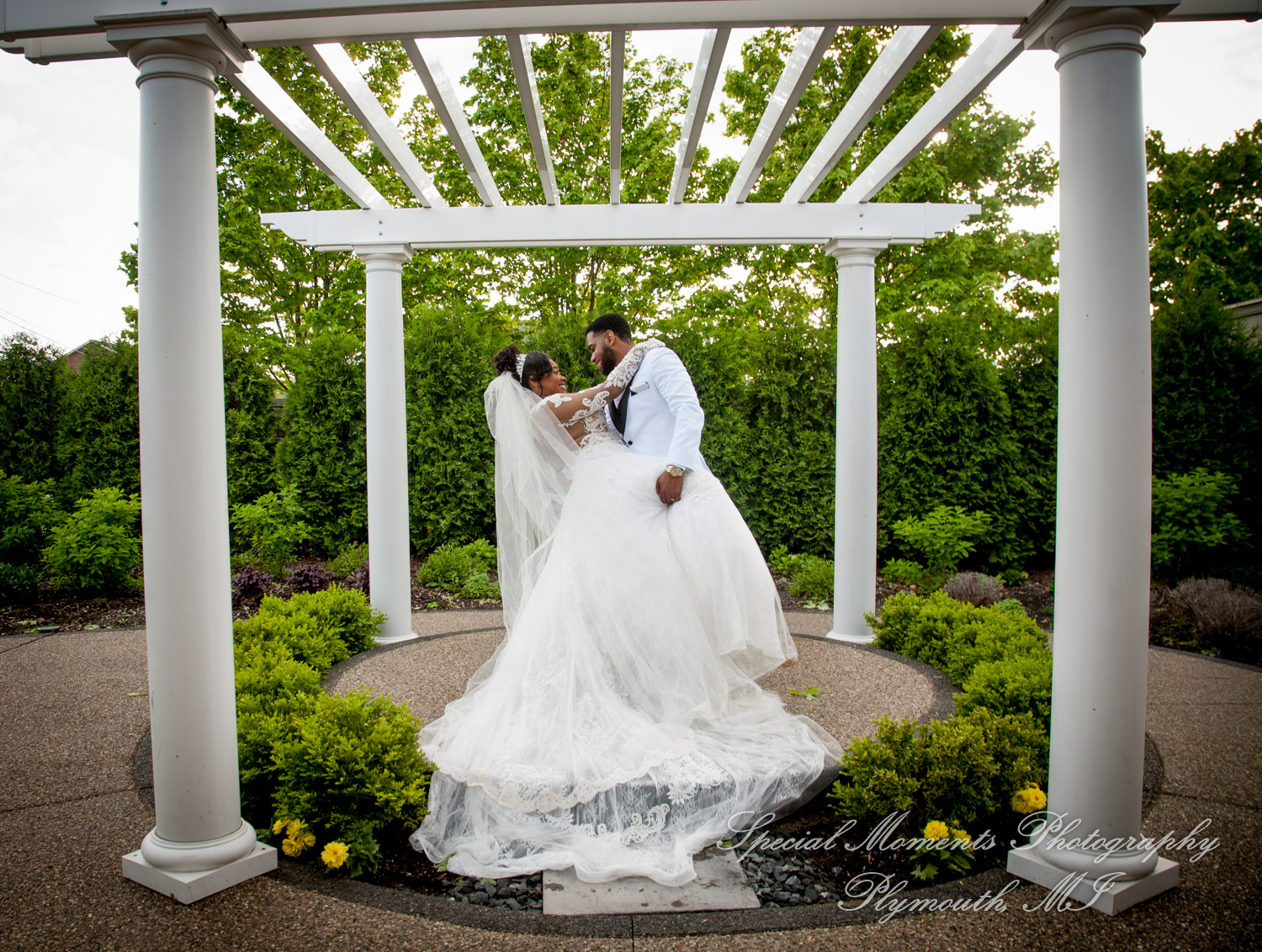 Maria & Dominique at Bentley Banquet Conference Center Wyandotte MI wedding photography