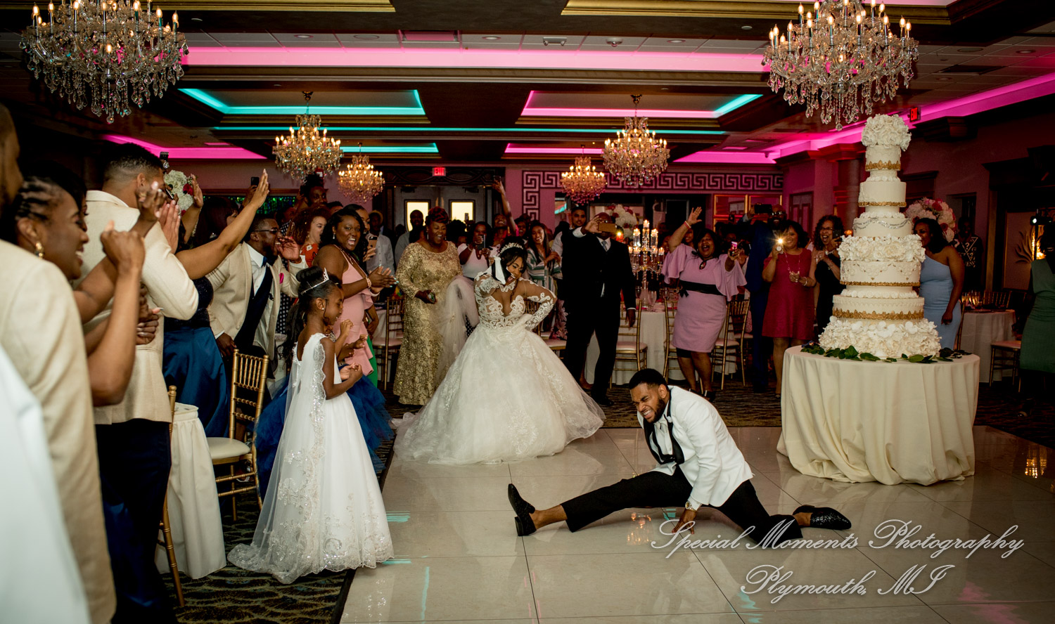 Maria & Dominique at Bentley Banquet Conference Center Wyandotte MI wedding photography