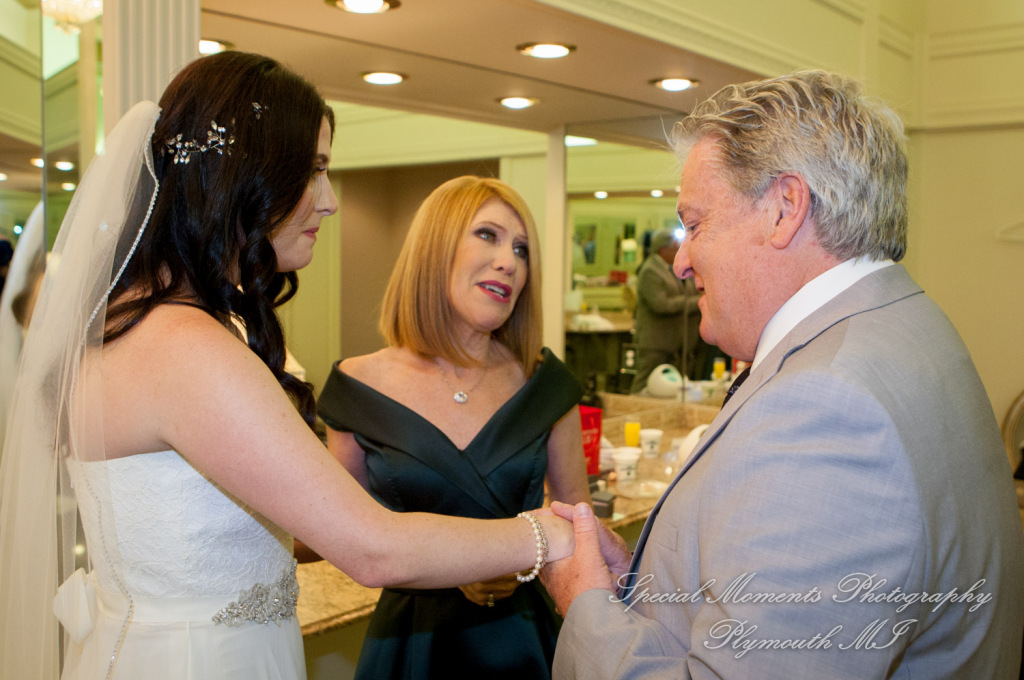 Emily & Christopher at Bay Pointe Golf Club West Bloomfield MI wedding photography