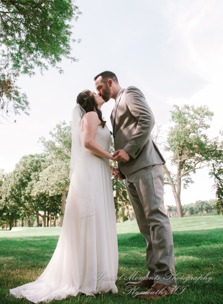 Emily & Christopher at Bay Pointe Golf Club West Bloomfield MI wedding photography