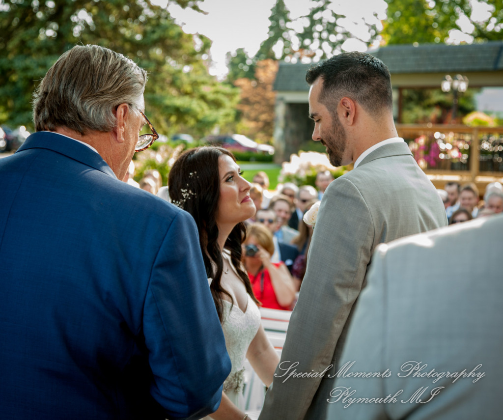 Emily & Christopher at Bay Pointe Golf Club West Bloomfield MI wedding photography