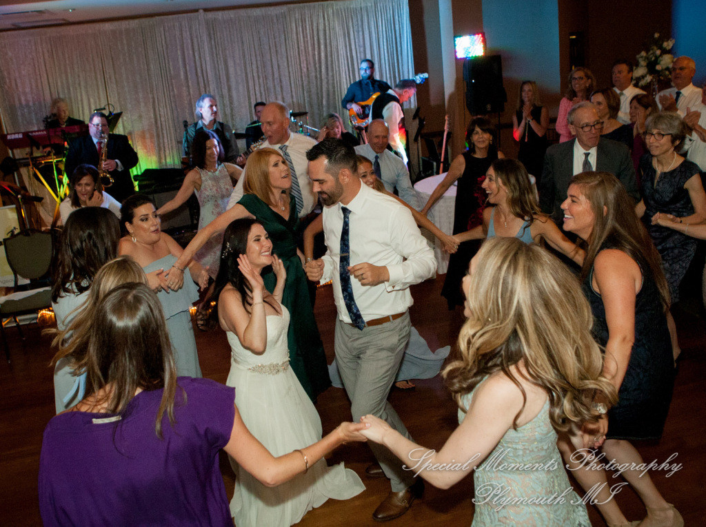 Emily & Christopher at Bay Pointe Golf Club West Bloomfield MI wedding photography