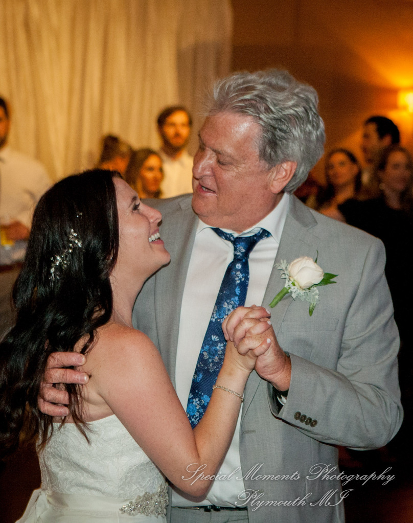 Emily & Christopher at Bay Pointe Golf Club West Bloomfield MI wedding photography