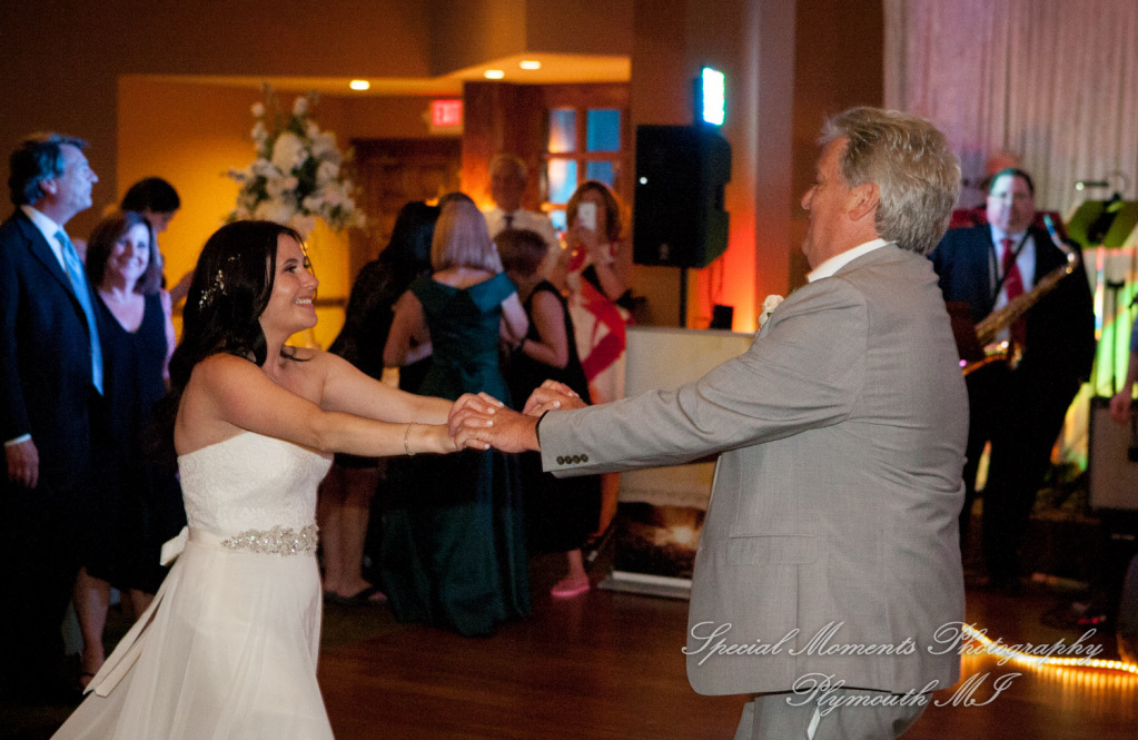 Emily & Christopher at Bay Pointe Golf Club West Bloomfield MI wedding photography