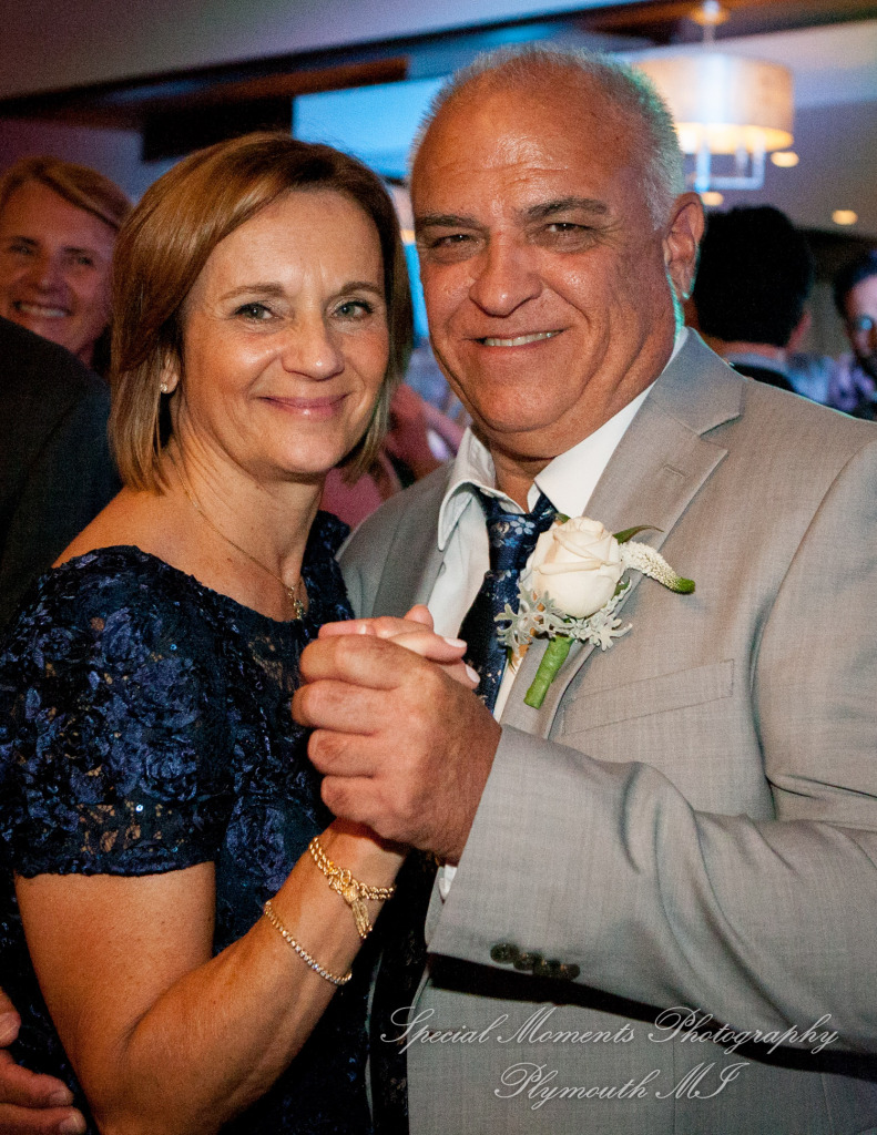 Emily & Christopher at Bay Pointe Golf Club West Bloomfield MI wedding photography