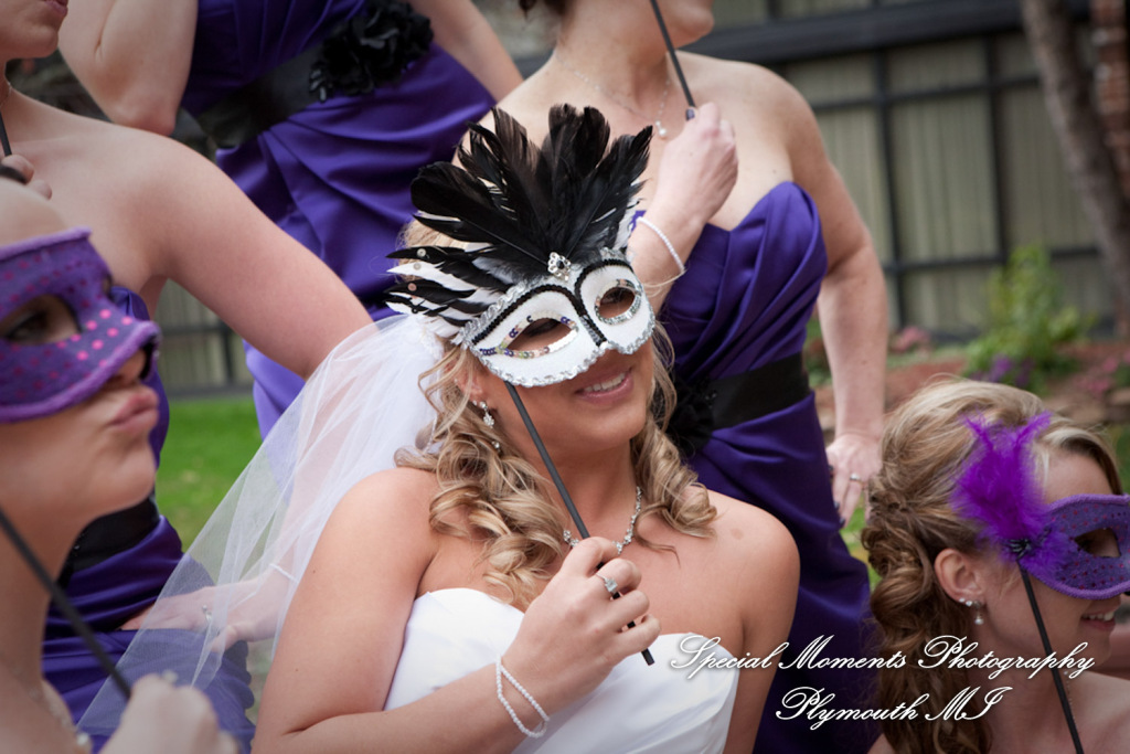 Sarah & Justin at Holiday Inn Express & Suites Southgate MI wedding photography