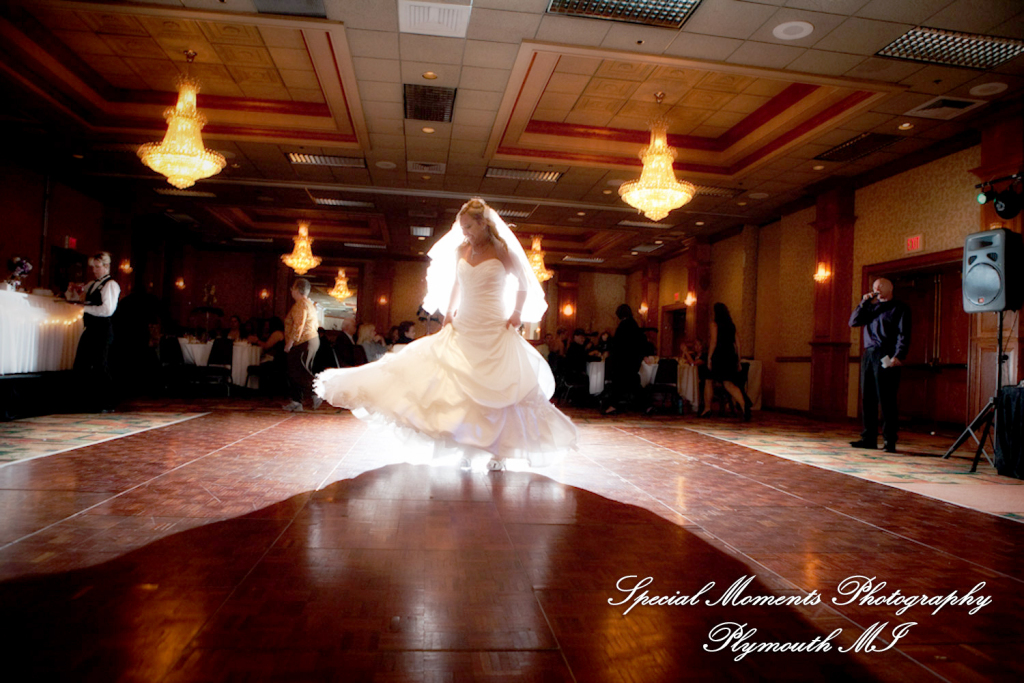 Sarah & Justin at Holiday Inn Express & Suites Southgate MI wedding photography