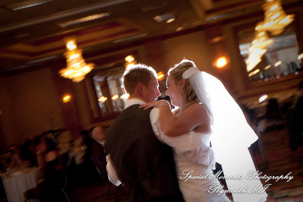 Sarah & Justin at Holiday Inn Express & Suites Southgate MI wedding photography