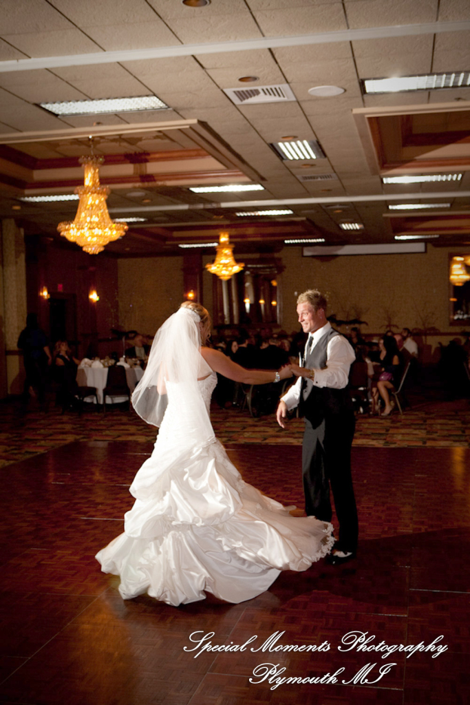 Sarah & Justin at Holiday Inn Express & Suites Southgate MI wedding photography