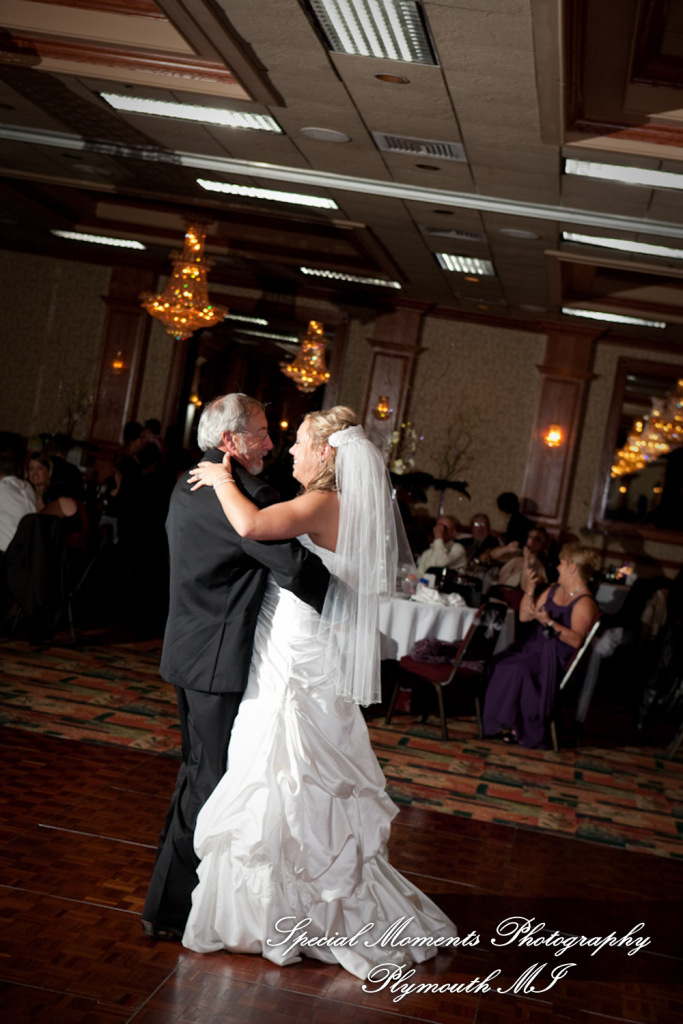 Sarah & Justin at Holiday Inn Express & Suites Southgate MI wedding photography