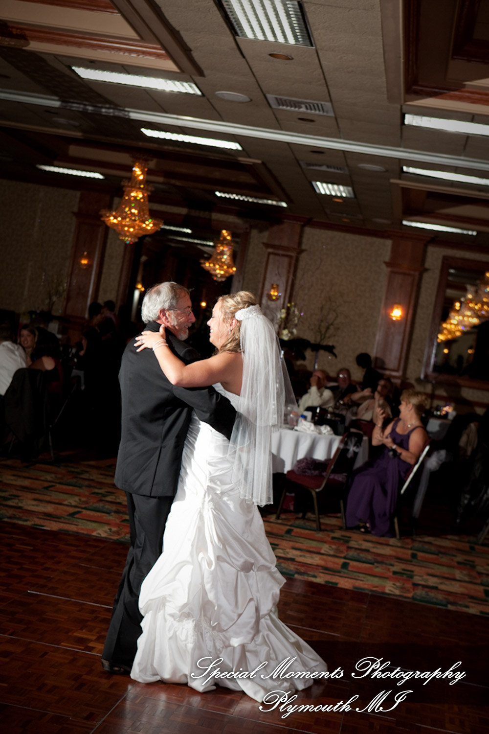 Sarah & Justin at Holiday Inn Express & Suites Southgate MI wedding photography