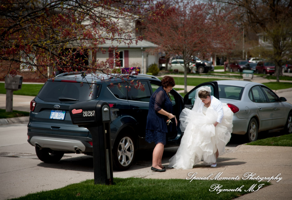 Sarah & John at St. Stephens Episcopal Wyandotte MI wedding photograph