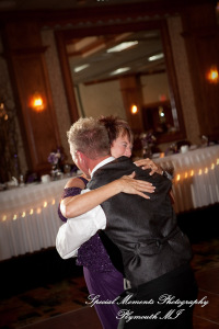 Sarah & Justin at Holiday Inn Express & Suites Southgate MI wedding photography