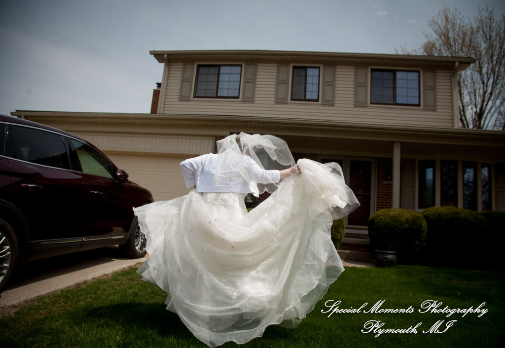 Sarah & John at St. Stephens Episcopal Wyandotte MI wedding photograph