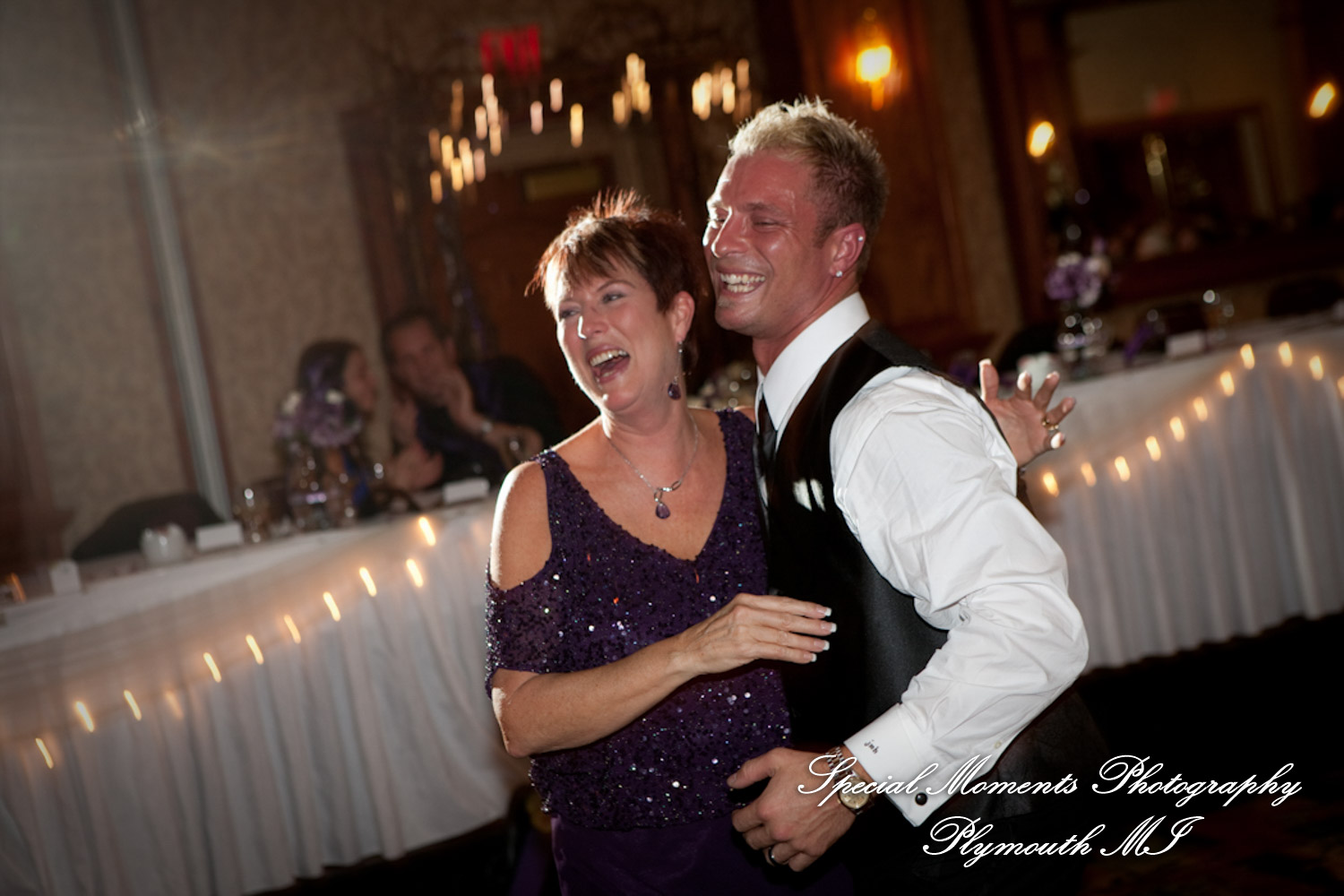 Sarah & Justin at Holiday Inn Express & Suites Southgate MI wedding photography