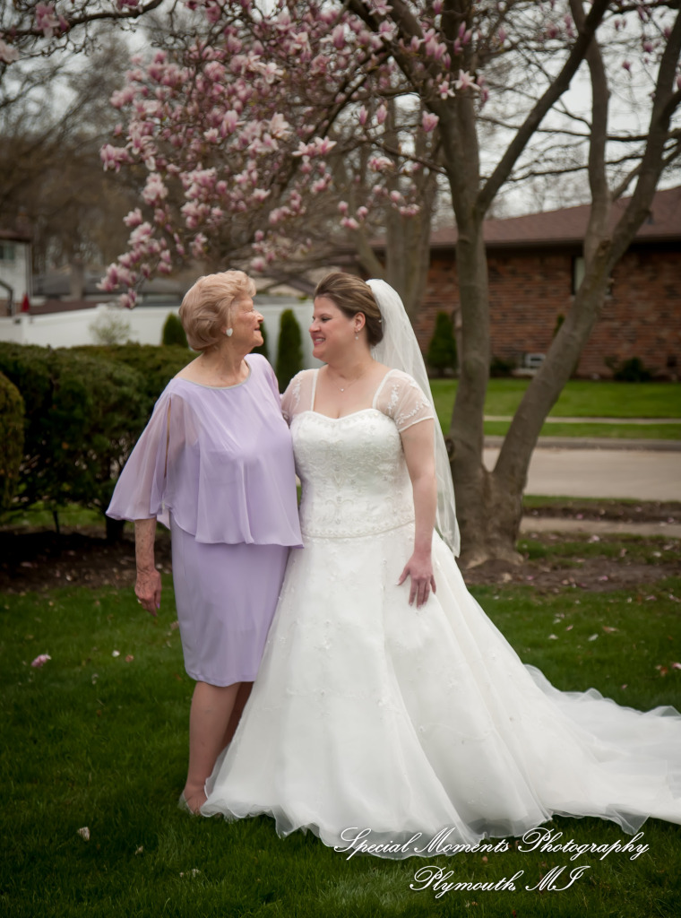 Sarah & John at St. Stephens Episcopal Wyandotte MI wedding photograph