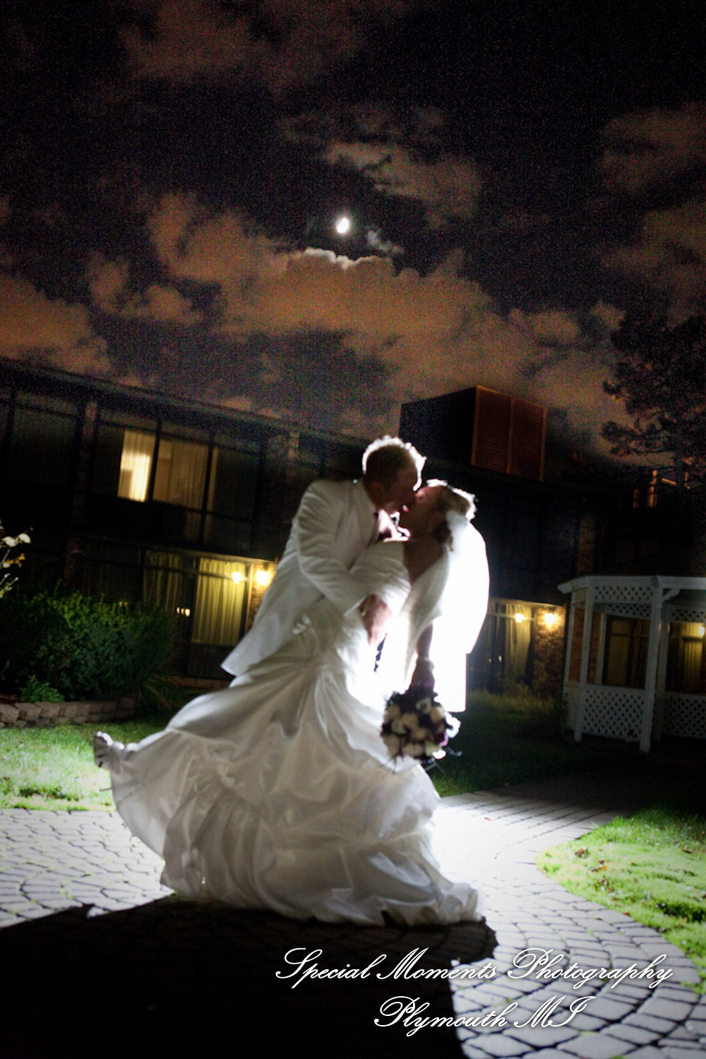 Sarah & Justin at Holiday Inn Express & Suites Southgate MI wedding photography