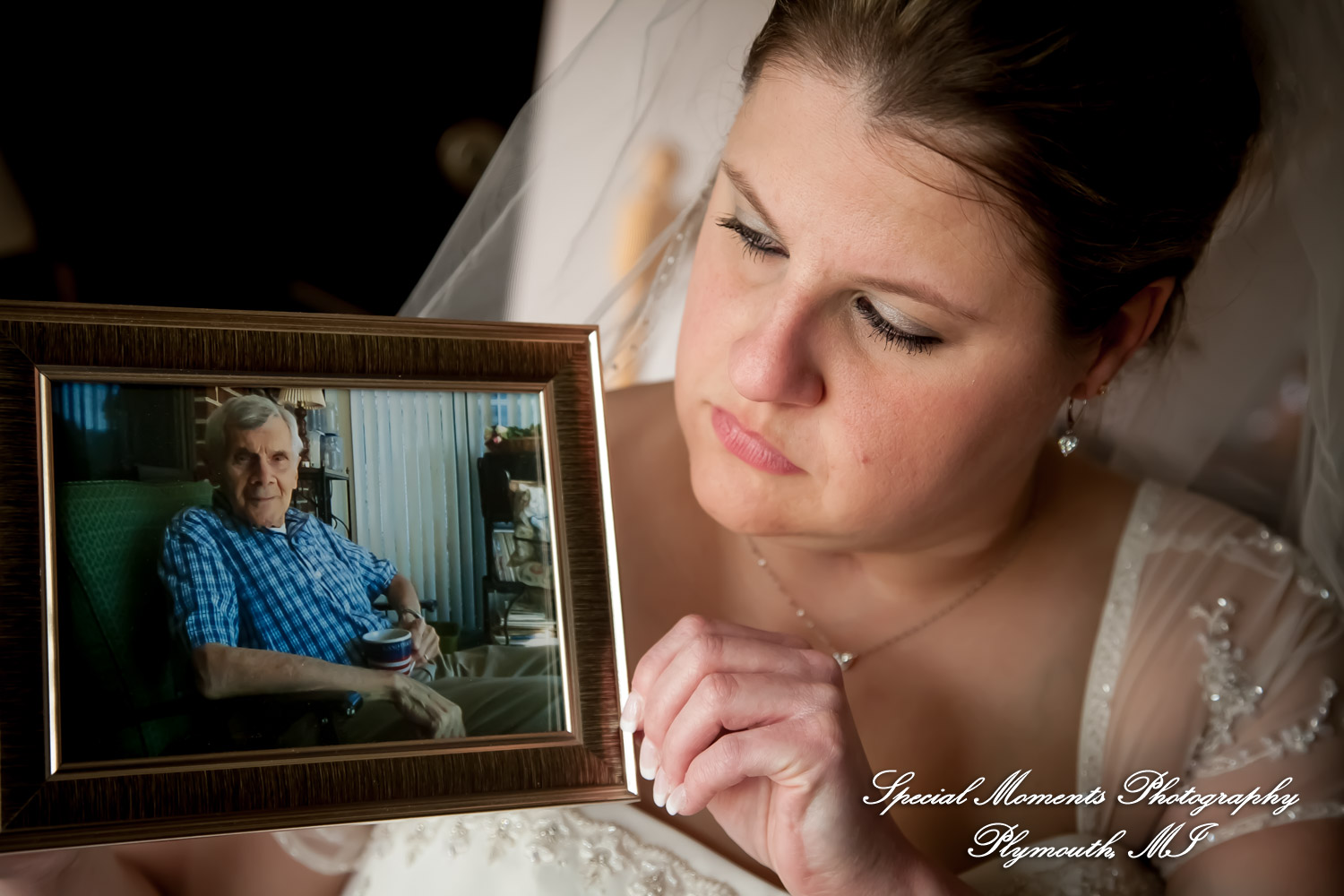 Sarah & John at St. Stephens Episcopal Wyandotte MI wedding photograph
