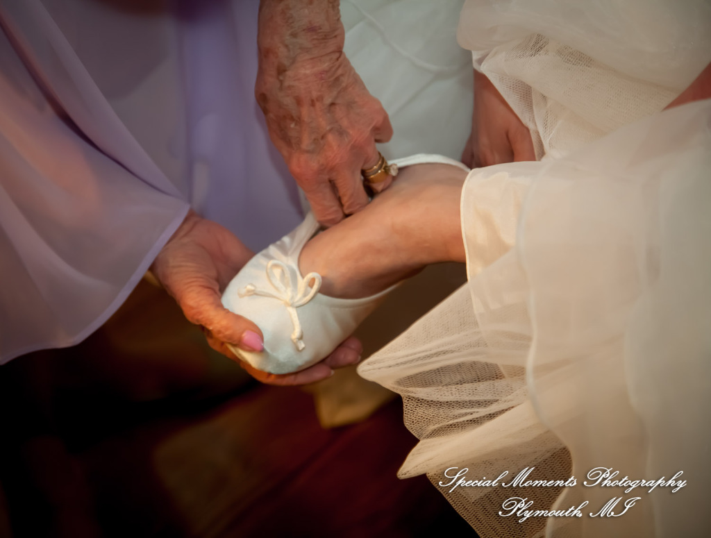 Sarah & John at St. Stephens Episcopal Wyandotte MI wedding photograph