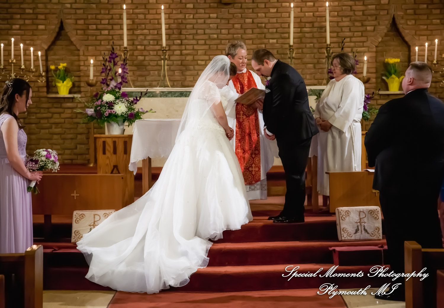 Sarah & John at St. Stephens Episcopal Wyandotte MI wedding photograph