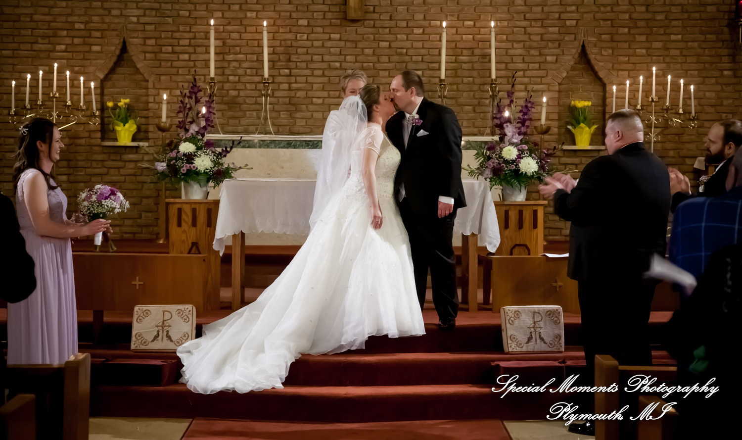 Sarah & John at St. Stephens Episcopal Wyandotte MI wedding photograph