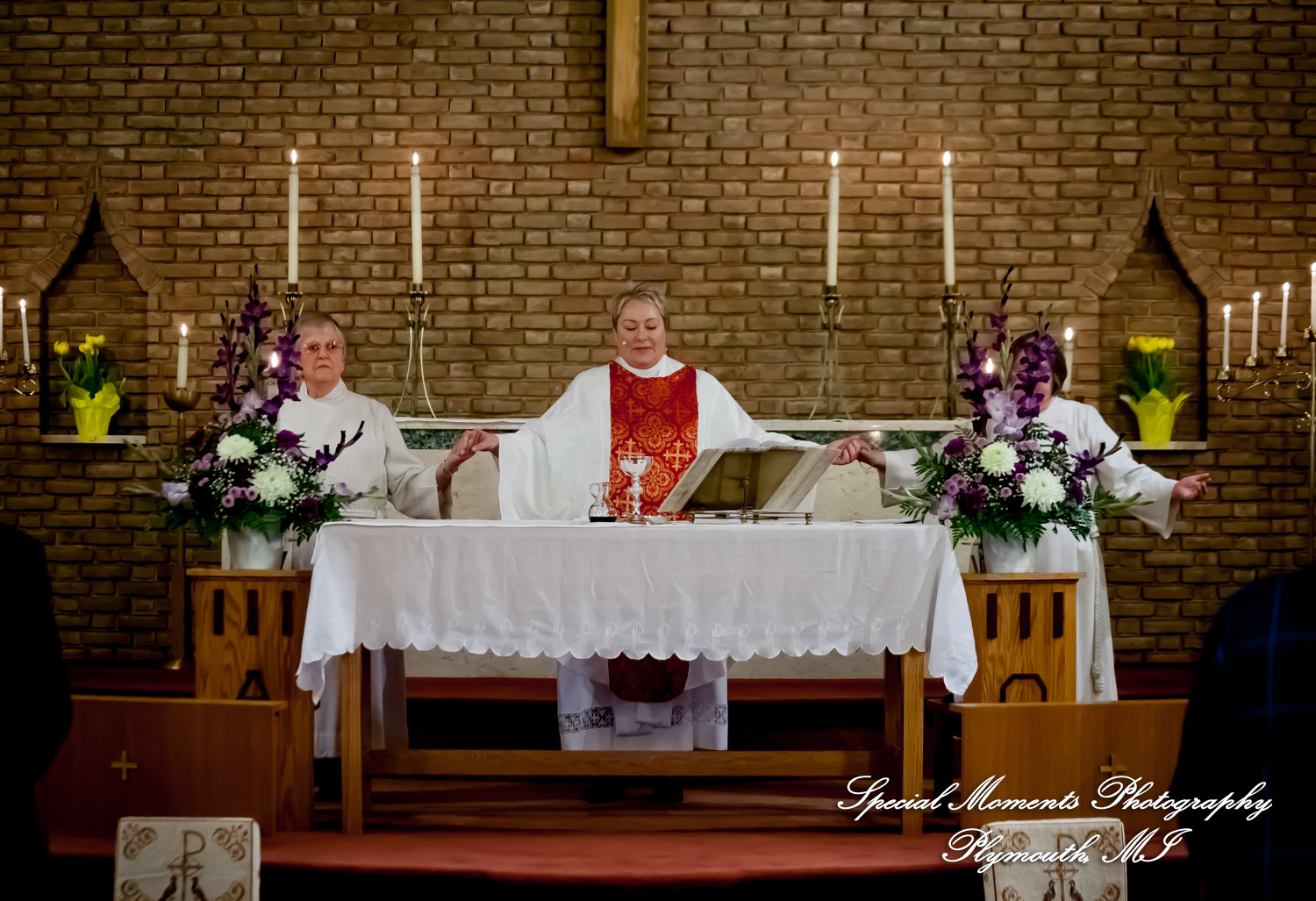 Sarah & John at St. Stephens Episcopal Wyandotte MI wedding photograph