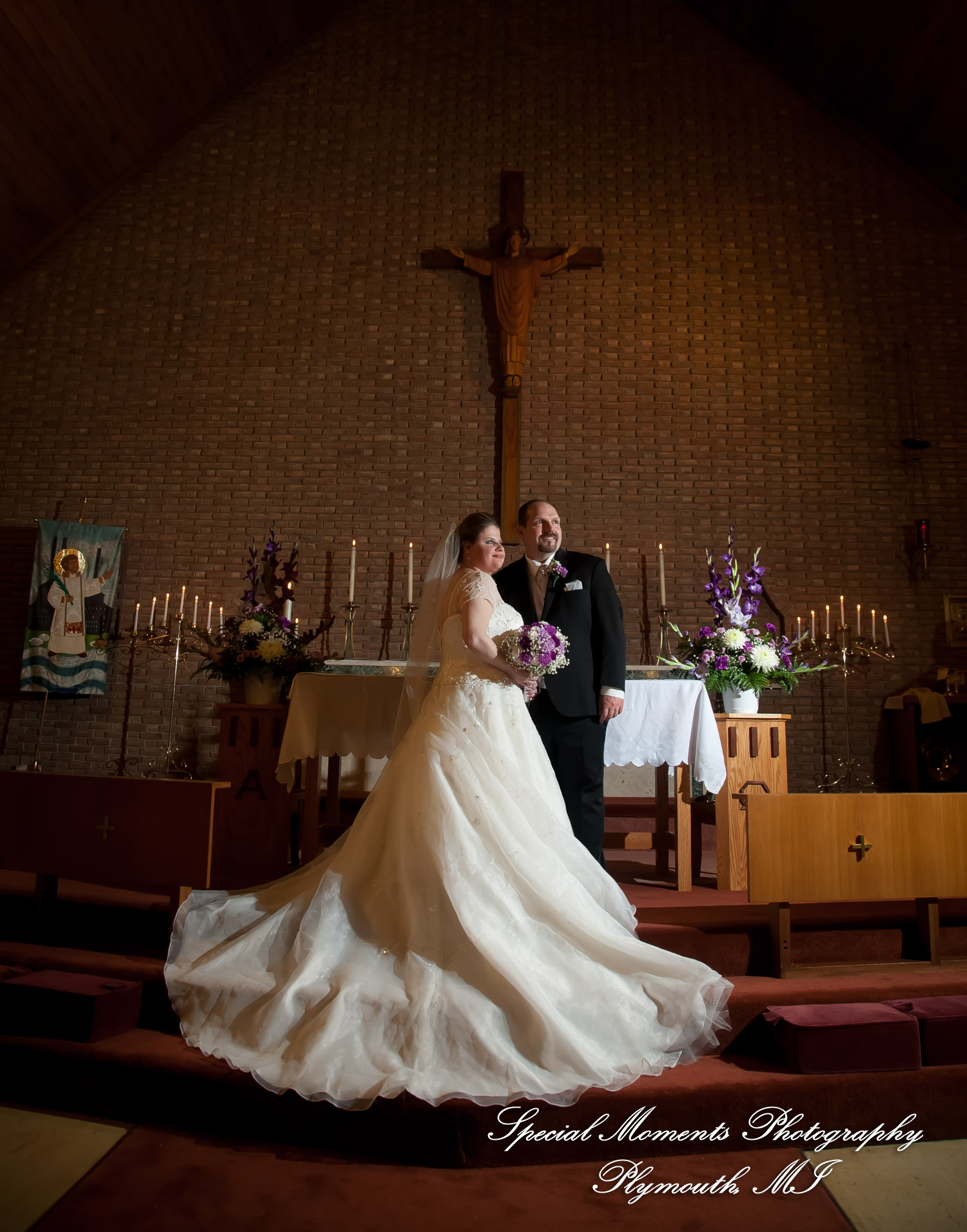 Sarah & John at St. Stephens Episcopal Wyandotte MI wedding photograph