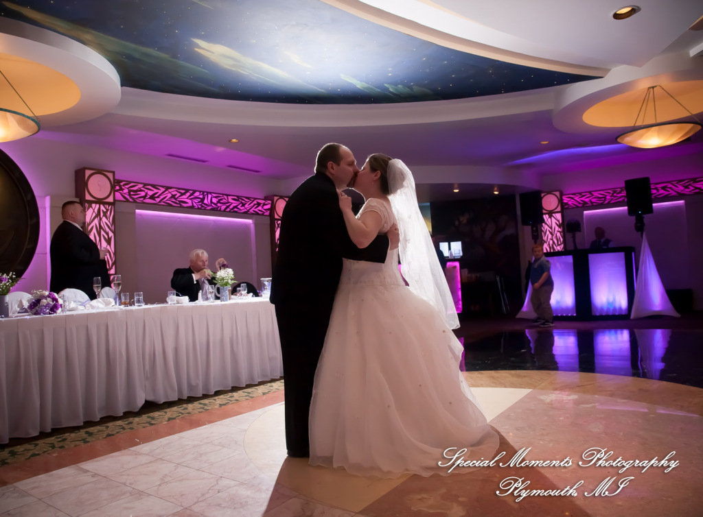Sarah & John at Arnaldo's Banquet Center Riverview MI wedding photograph