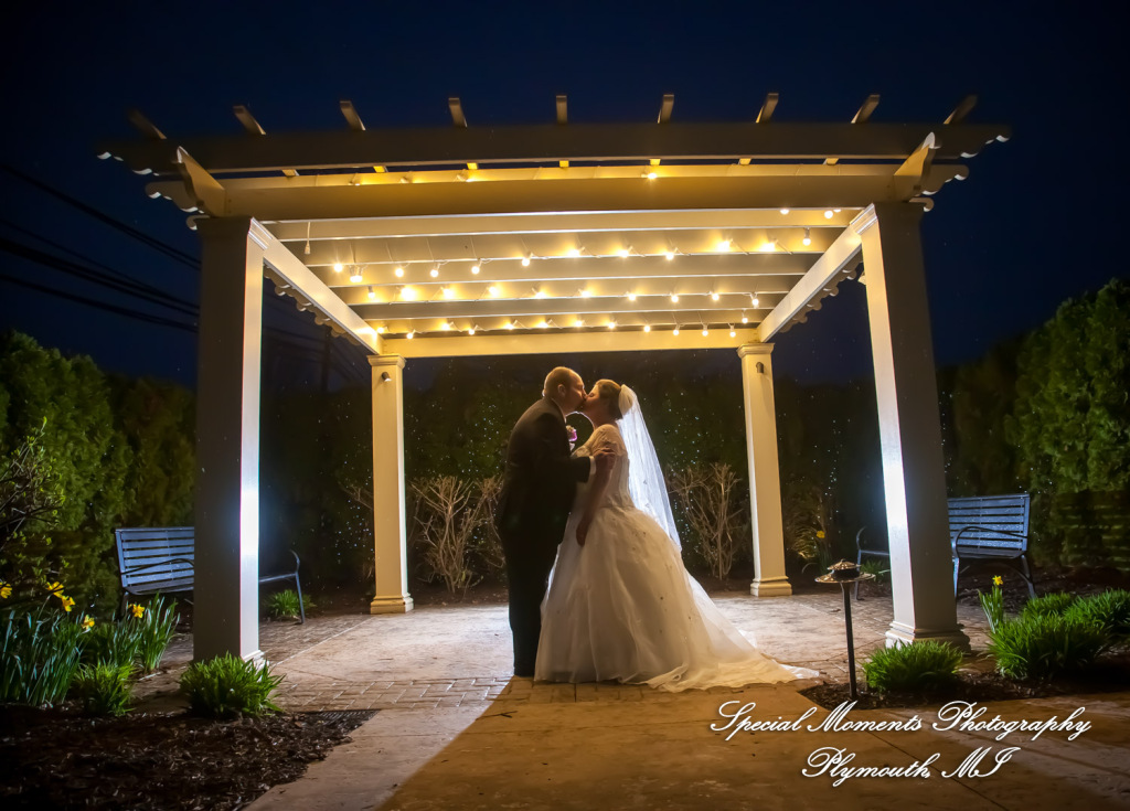 Sarah & John at Arnaldo's Banquet Center Riverview MI wedding photograph