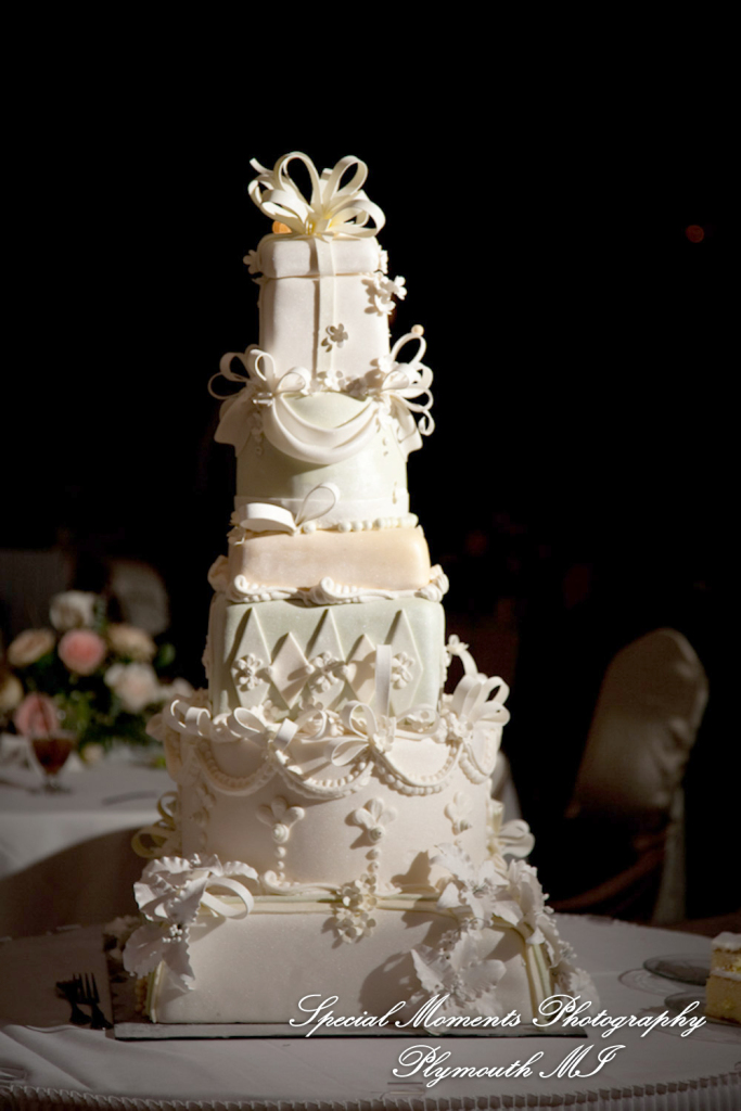 Joshua & Laura at The Detroit Yacht Club Detroit MI wedding photography