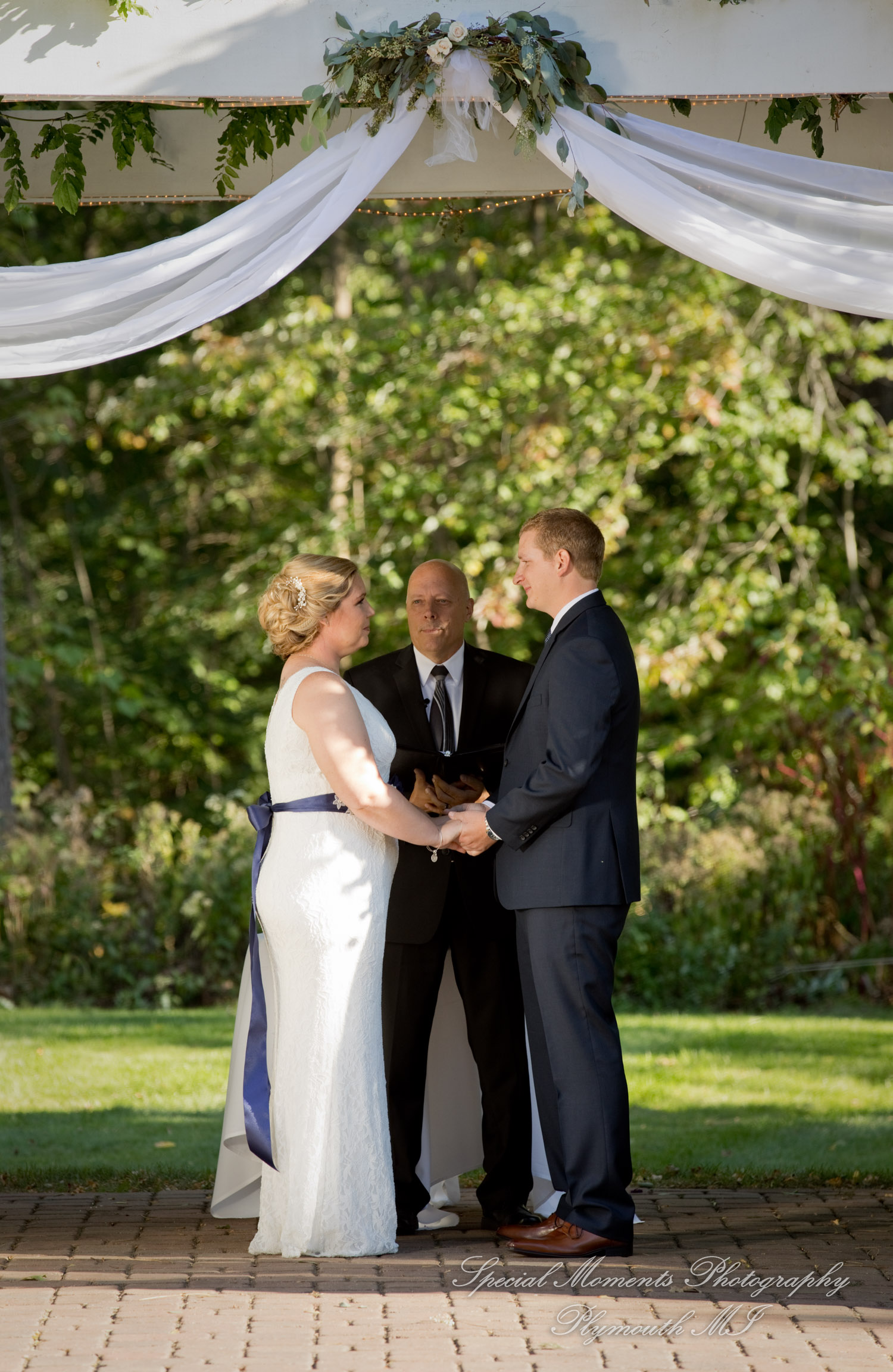 Wellers East Garden Saline MI wedding photograph