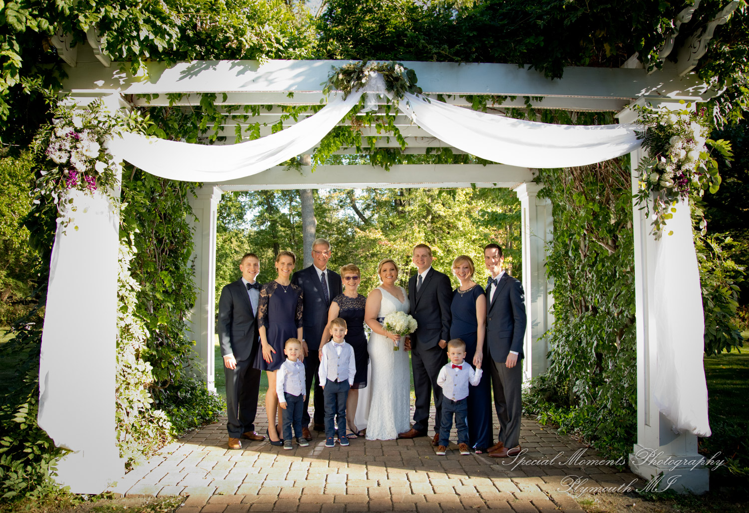 Wellers East Garden Saline MI wedding photograph