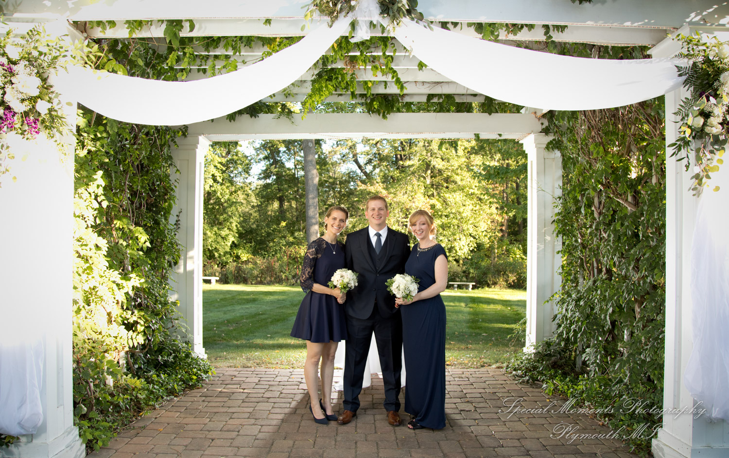 Wellers East Garden Saline MI wedding photograph