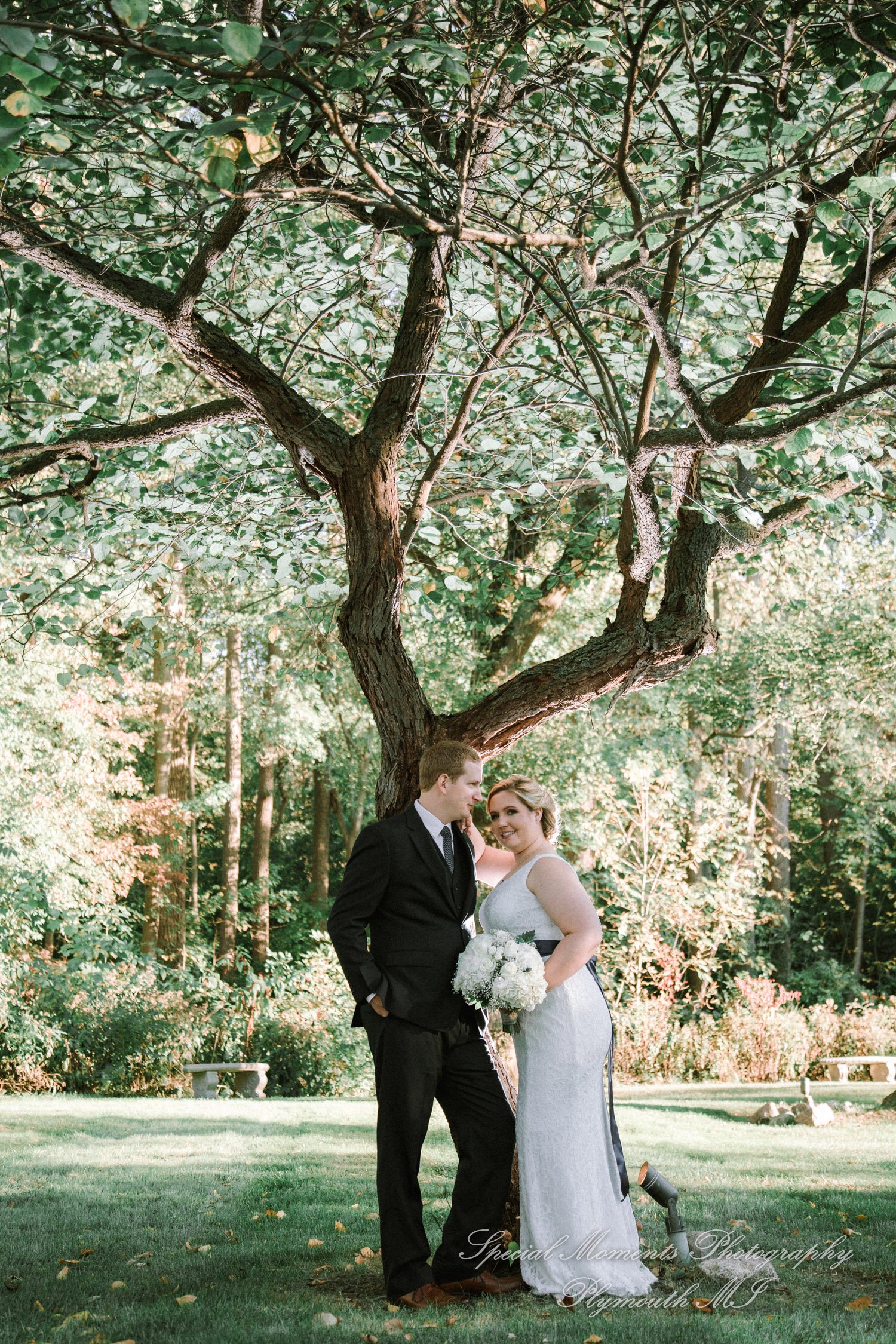 Wellers East Garden Saline MI wedding photograph