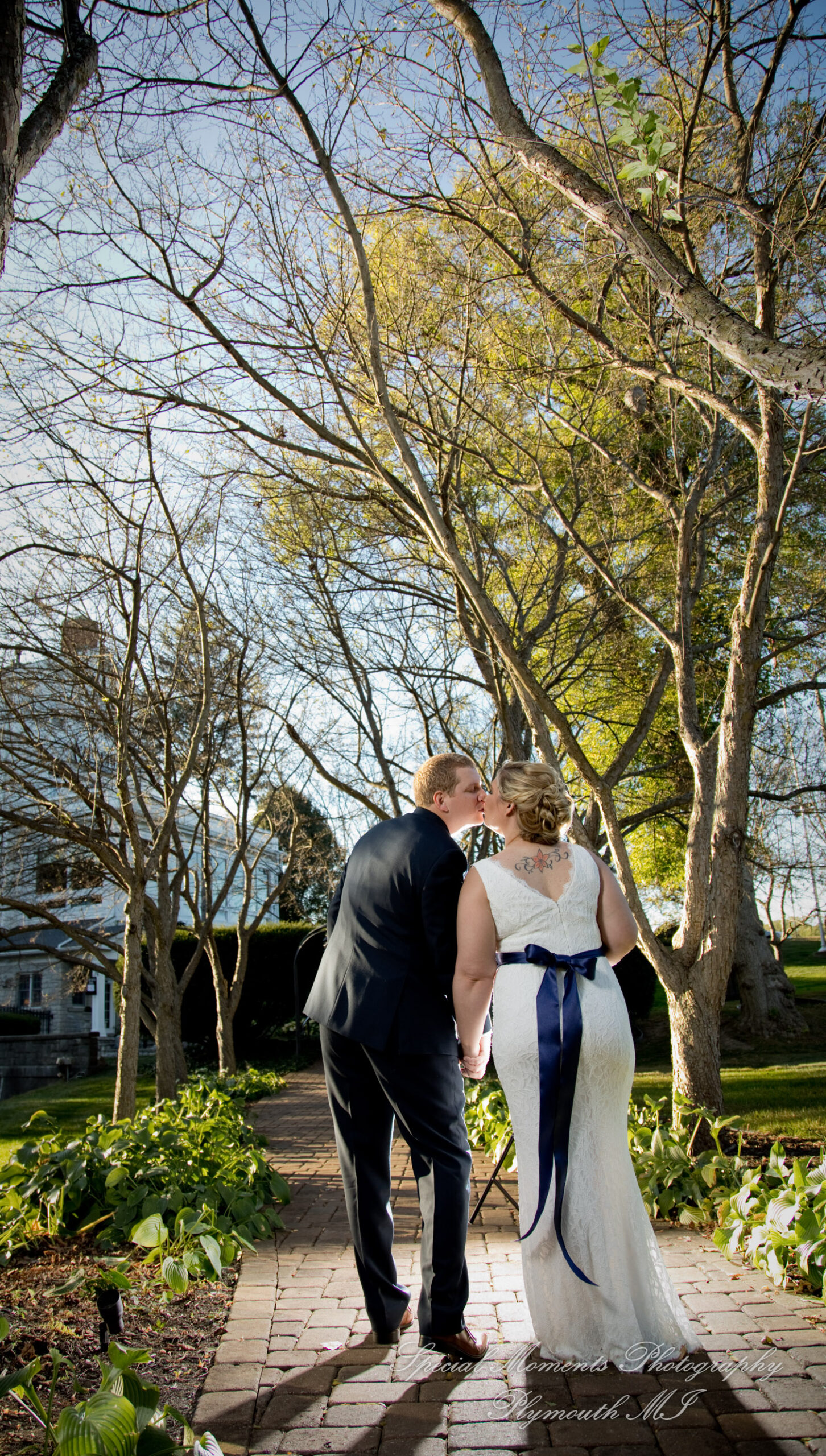 Wellers East Garden Saline MI wedding photograph