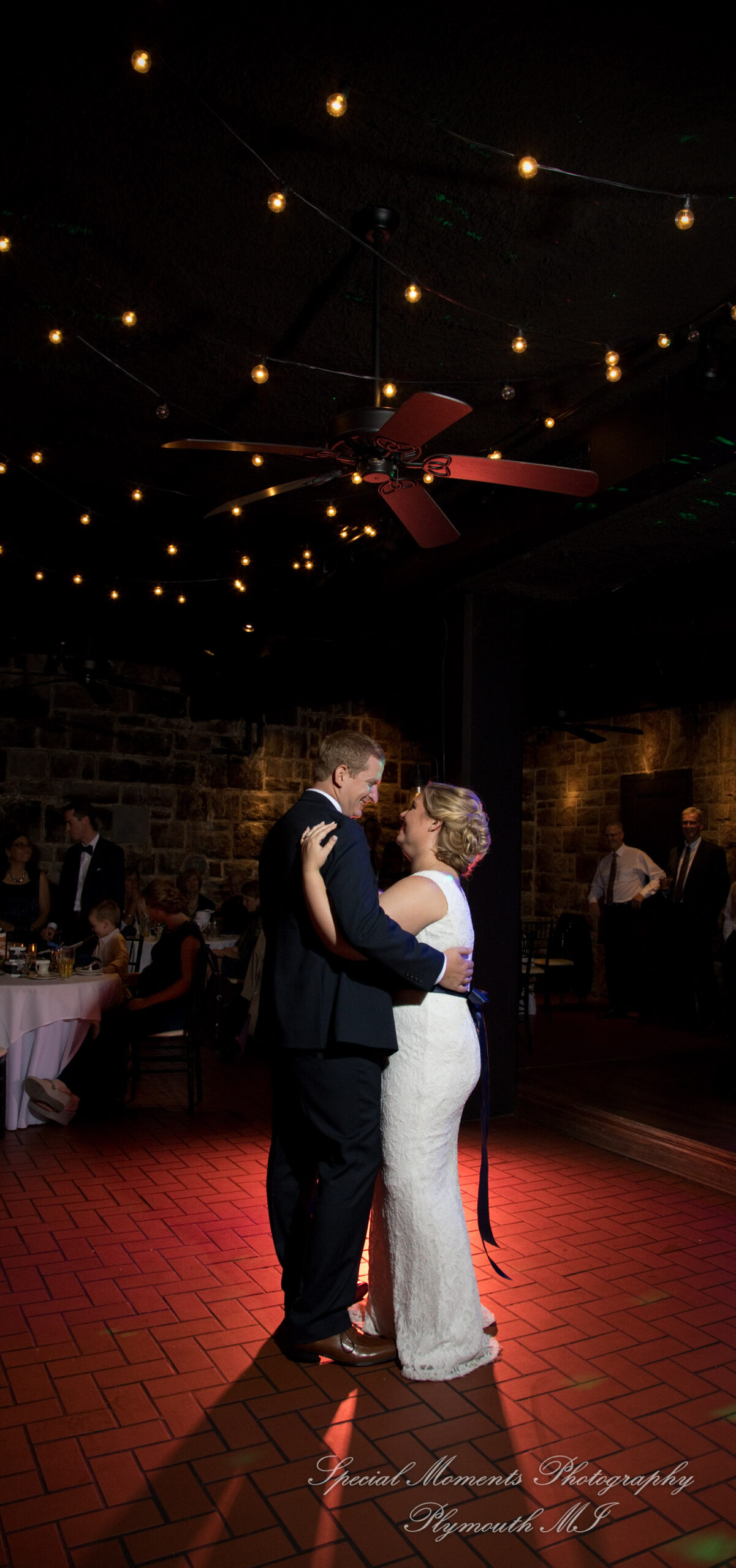 Wellers Raisin River Room Saline MI wedding photograph