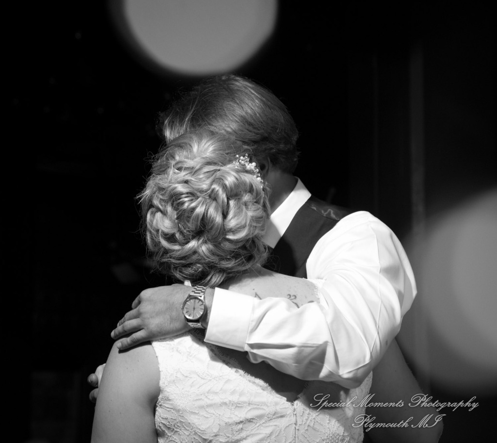 Wellers Raisin River Room Saline MI wedding photograph