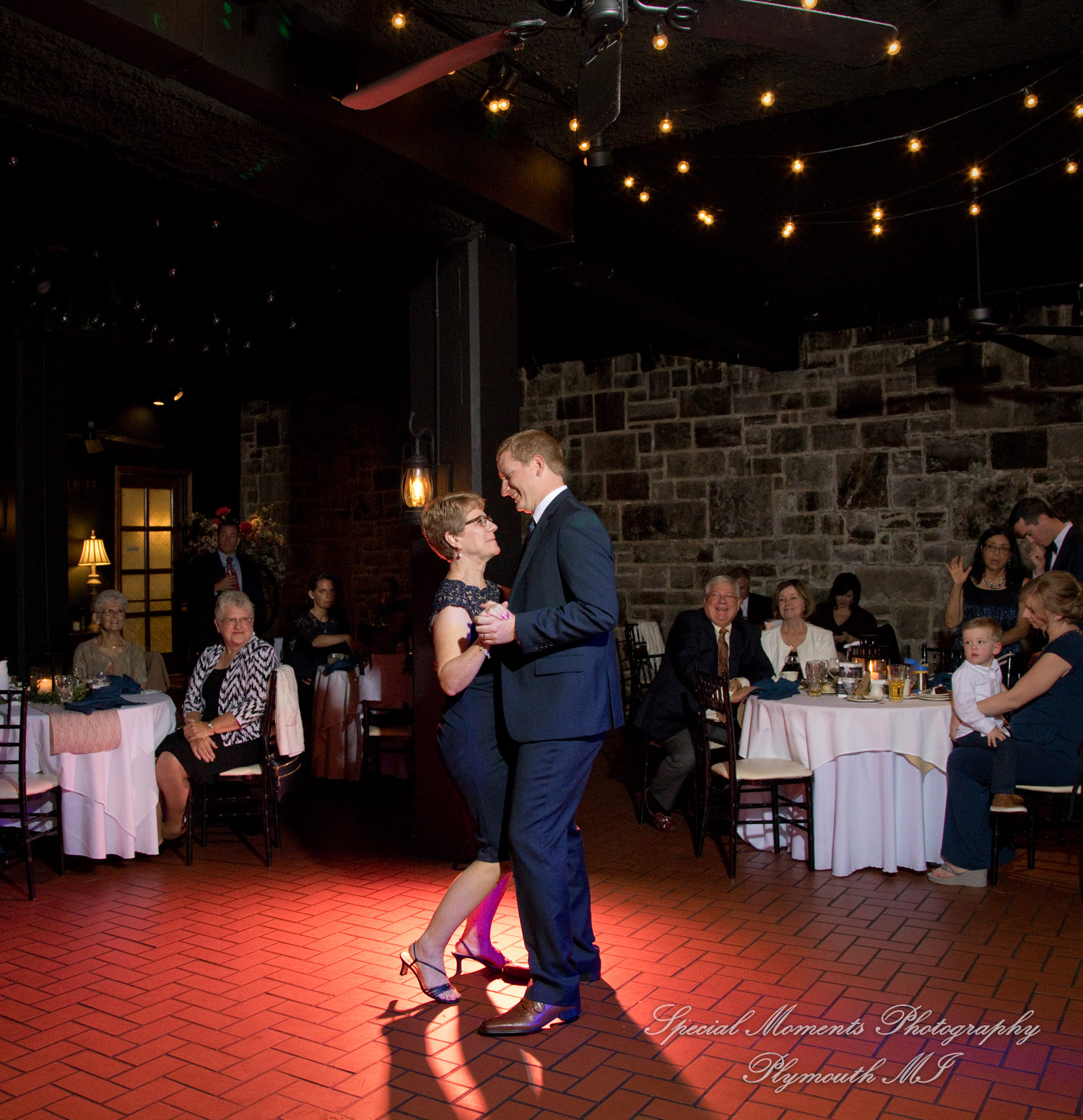 Wellers Raisin River Room Saline MI wedding photograph