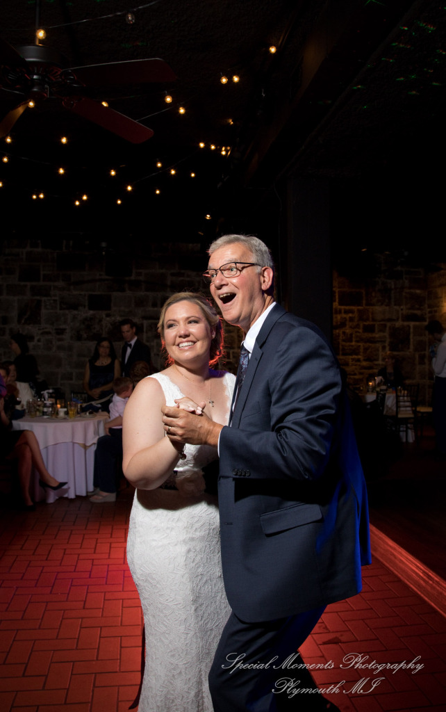 Wellers Raisin River Room Saline MI wedding photograph