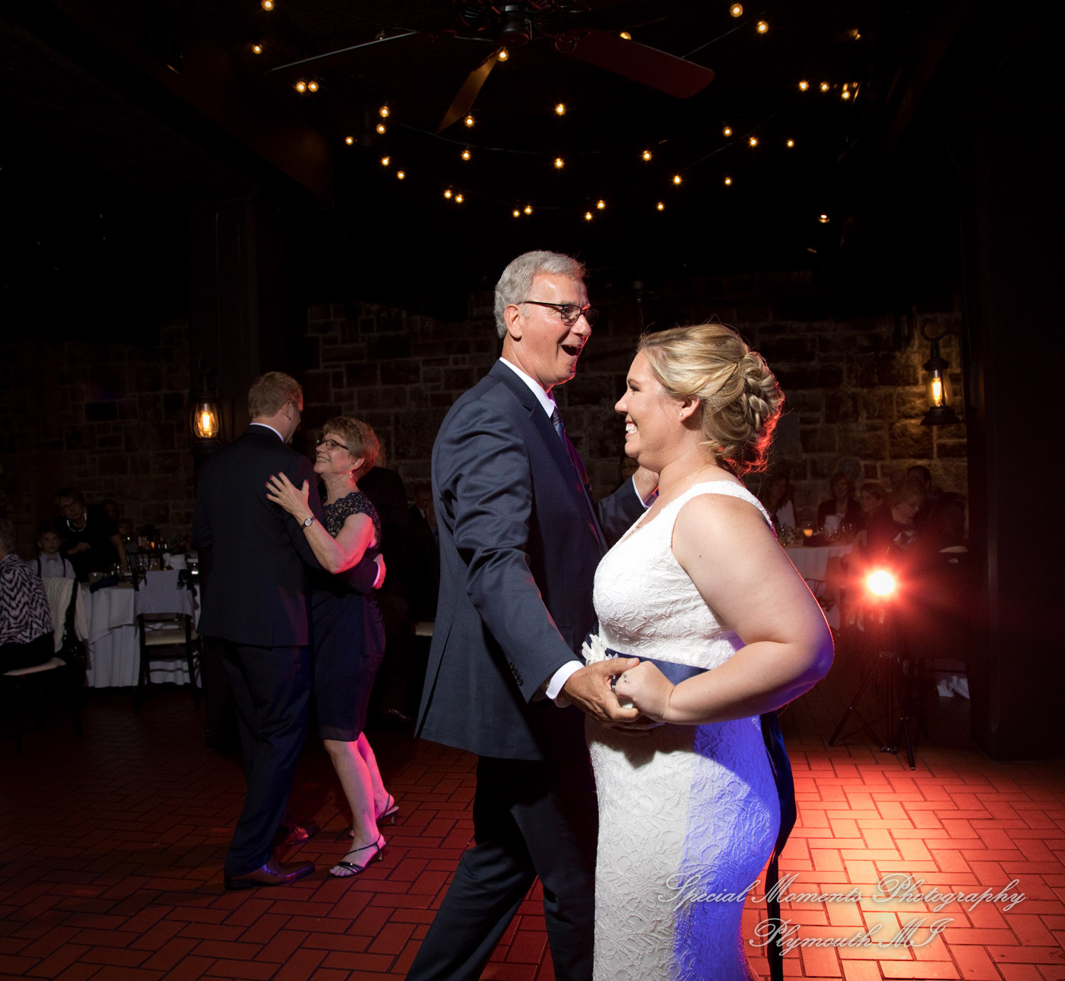 Wellers Raisin River Room Saline MI wedding photograph