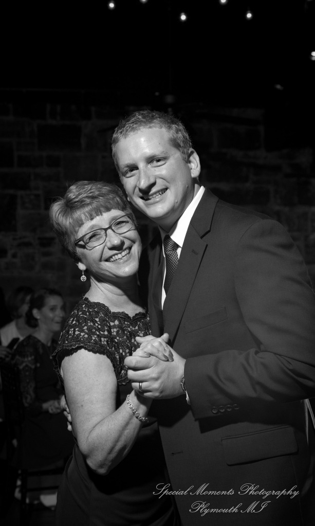 Wellers Raisin River Room Saline MI wedding photograph