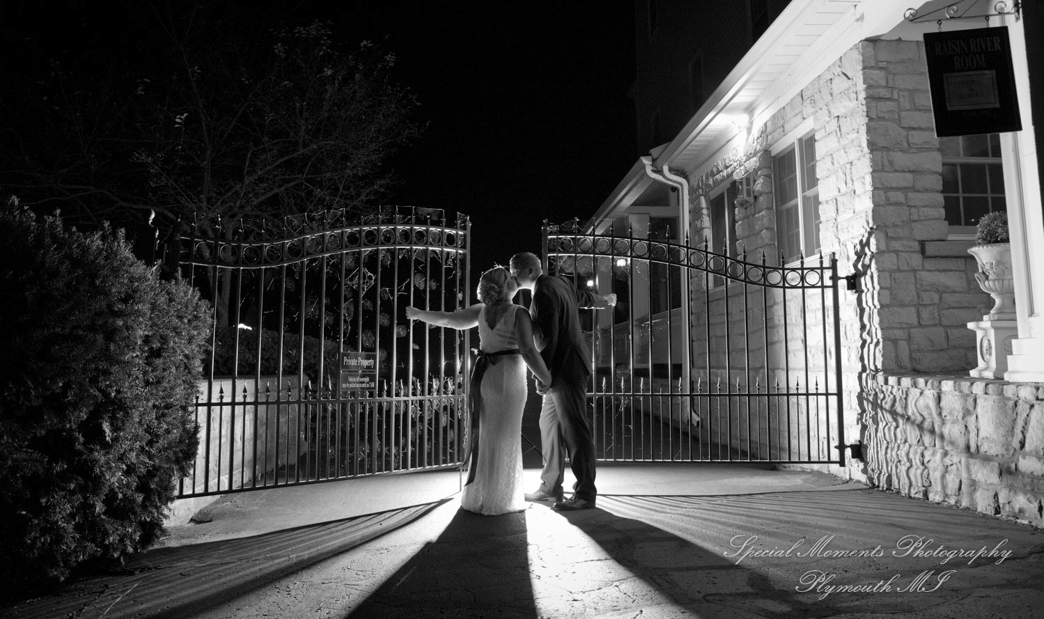 Wellers Raisin River Room Saline MI wedding photograph