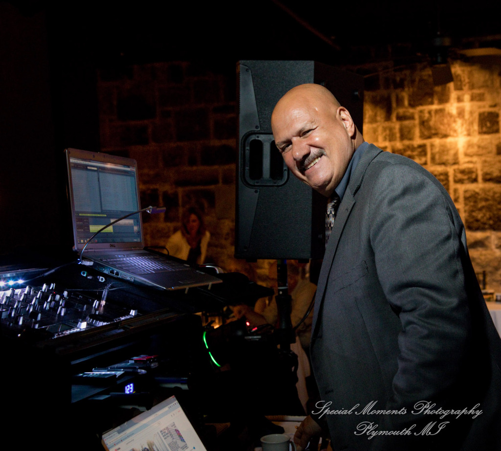 Wellers Raisin River Room Saline MI wedding photograph