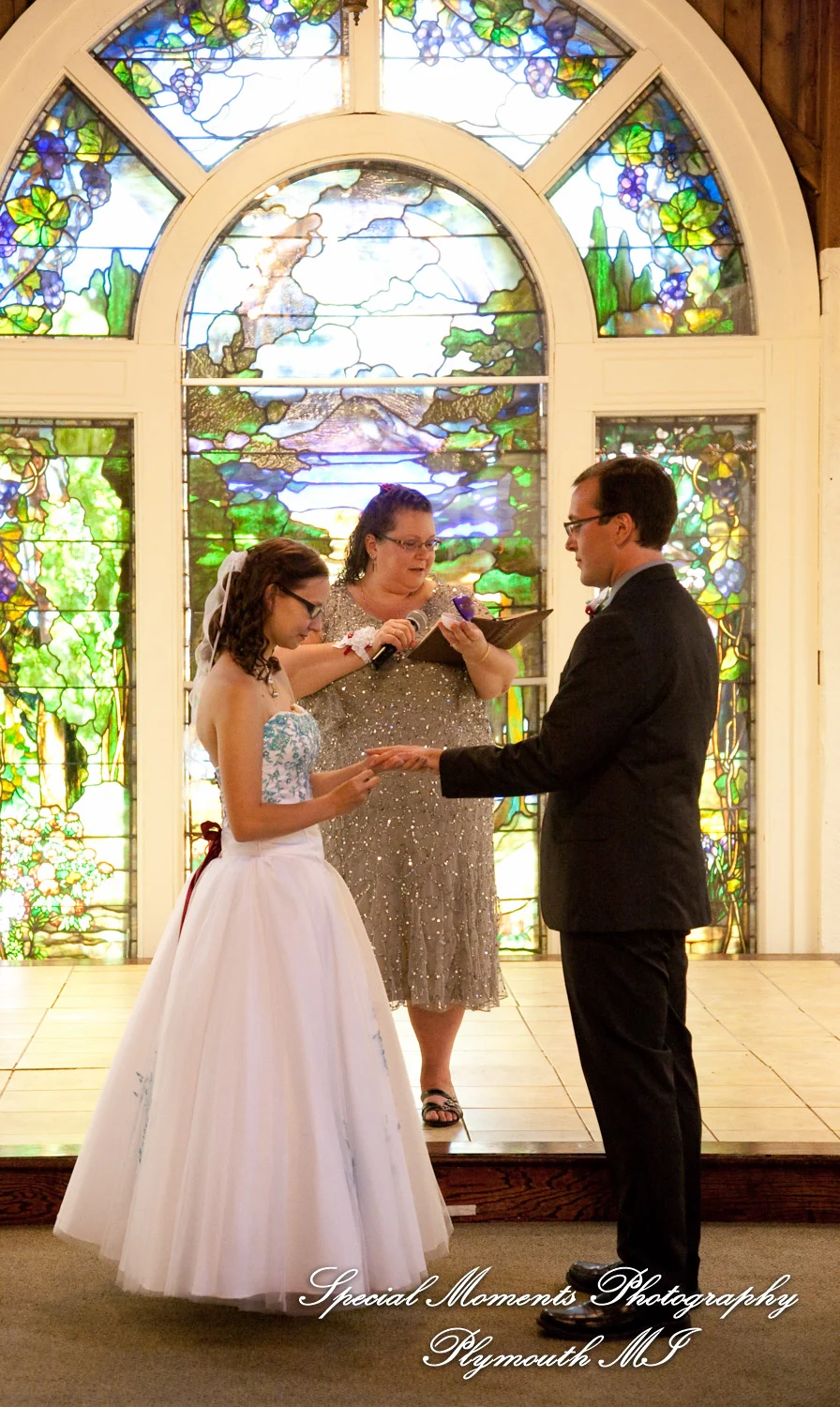 Canterbury Castle Lake Orion MI wedding photograph
